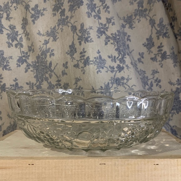 VTG Imperial Glass Pressed Glass 9" Paneled Bowl Frosted Fruit Scalloped Rim - Picture 11 of 12